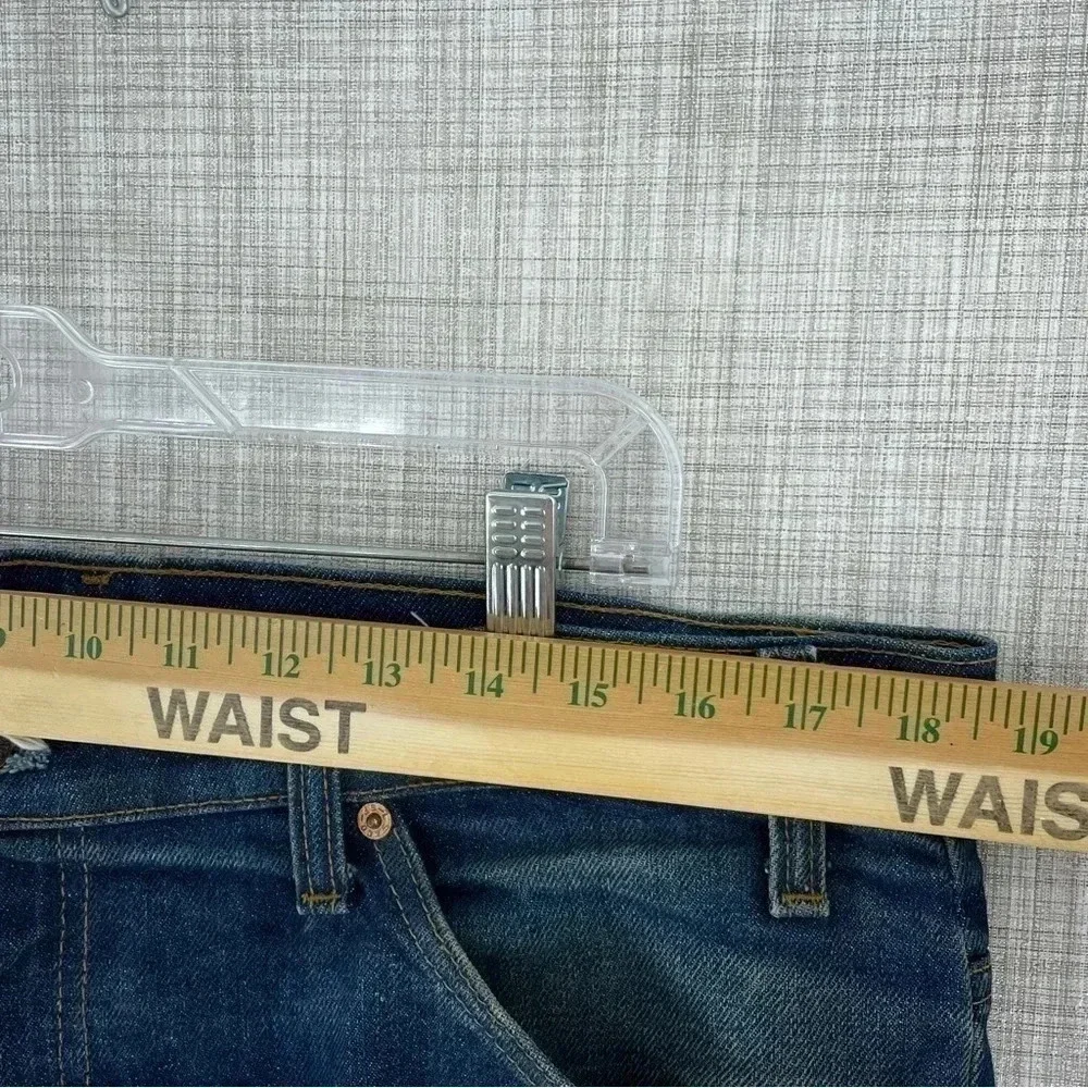 Levis *few small